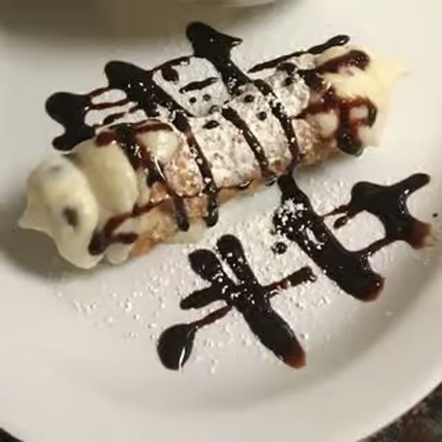 Mini Cannolis.