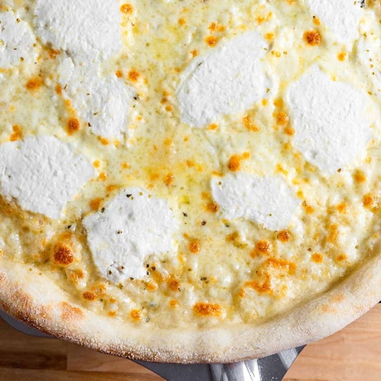 Savor Our White Pizza
